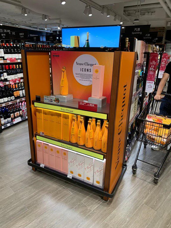 eShelf stretch screen in a champagne and luxury retail display